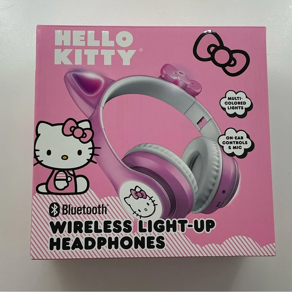 ! NEW! Sanrio Hello Kitty Pink Wireless Light-Up Headphones for Kids W/ Box